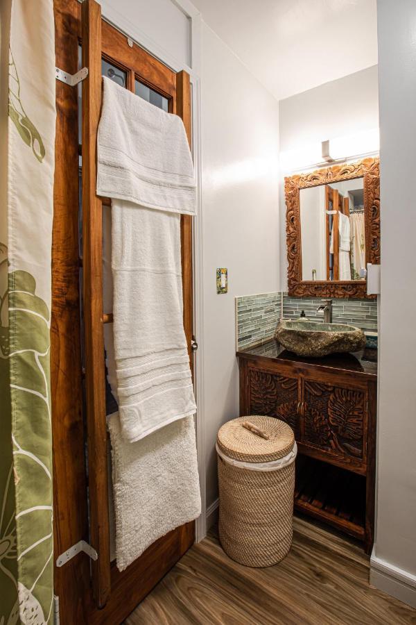 Breezy Beachfront Bali-Style Haven 180 Degree Oceanview Hau'ula Exterior photo